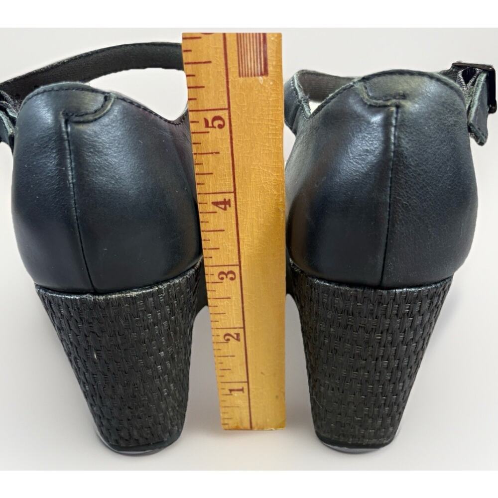 Clark’s Collection Women’s Wedge Sandal Woven Toe Strap, Ankle Buckle Size 10 - Picture 3 of 6